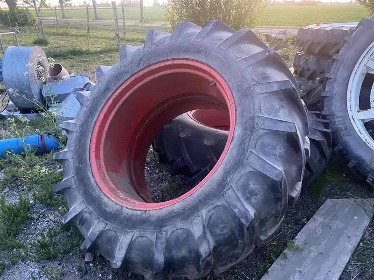 Billede 6 - Good Year 16,9 R 34 prisen er for 2 stk.