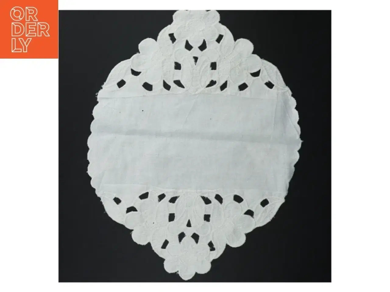 Billede 3 - dekorativ hvid dug (str. 38 x 29 cm)