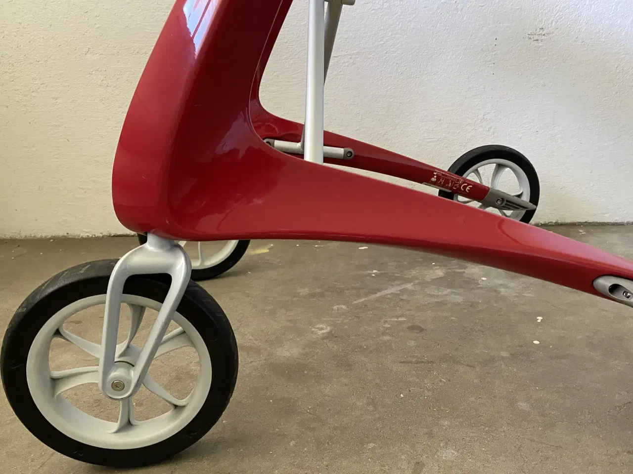 Billede 3 - Rollator By ACRE Carbon, ultra let, komfort rød