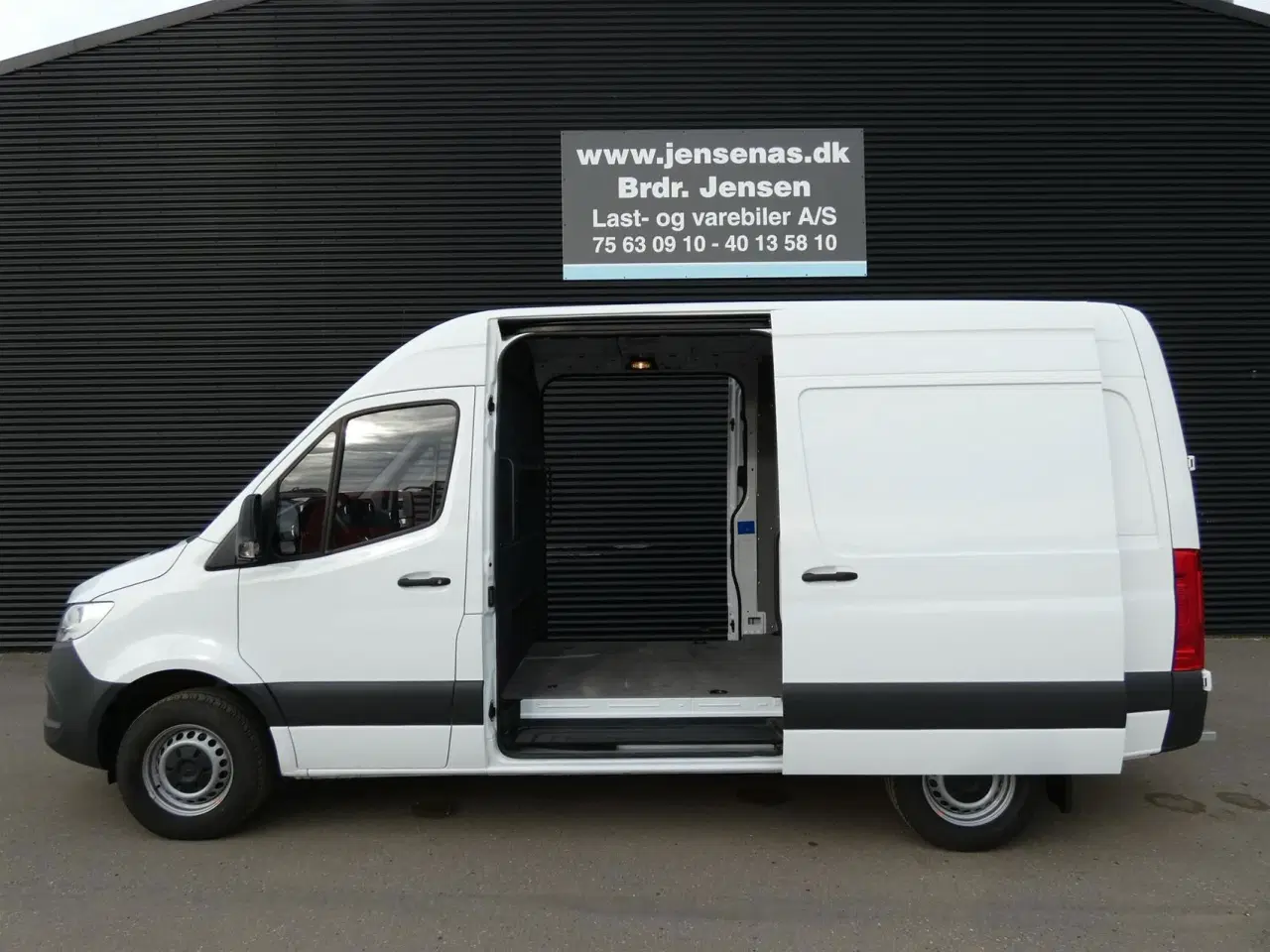 Billede 1 - Mercedes-Benz Sprinter 317 2,0 CDI A2 H2 RWD 9G-Tronic 170HK Van Aut.
