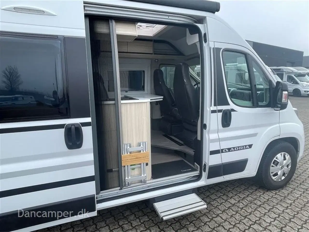 Billede 7 - 2023 - Adria Twin Axess 600 SP Kort og rummelig campervan kun kørt få km