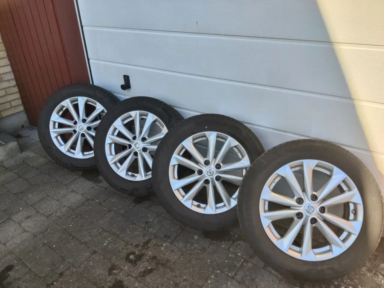 Billede 1 - Nissan Qashqai R17 alufælge med sommerdæk