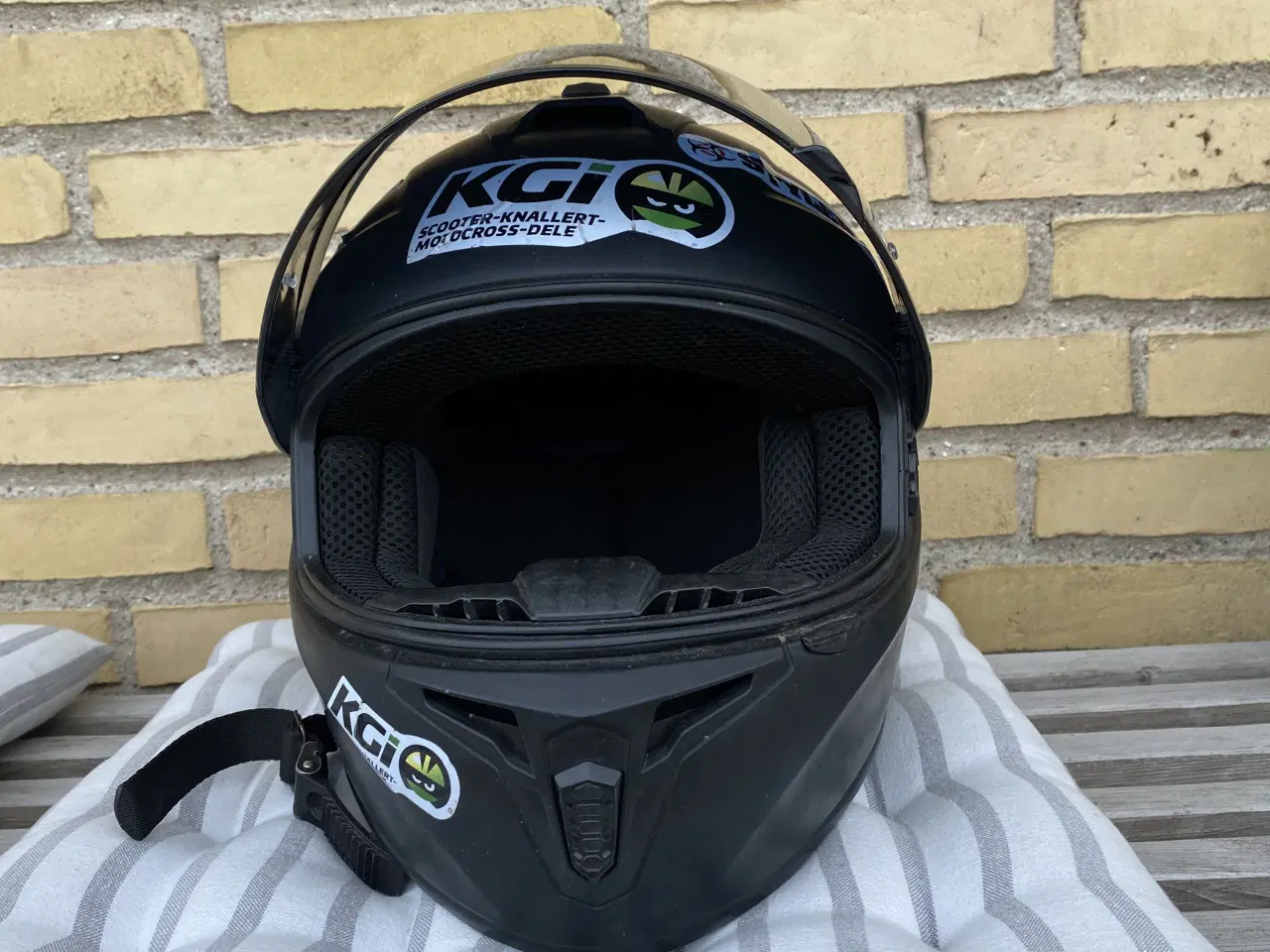 Billede 3 - Sælger denne hjelm