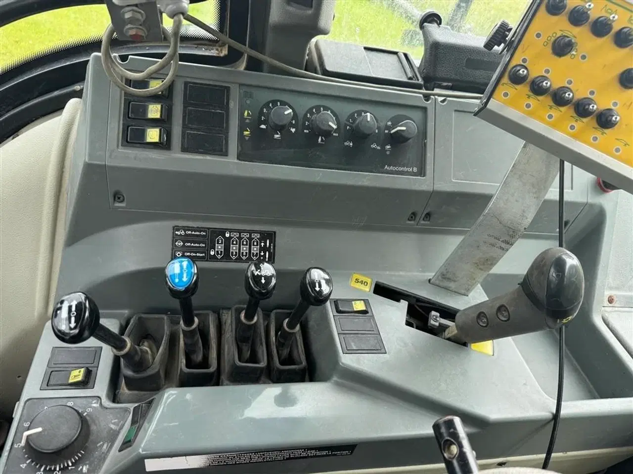 Billede 11 - Valtra 6800 evt med Danfoil B5 - 24 meter