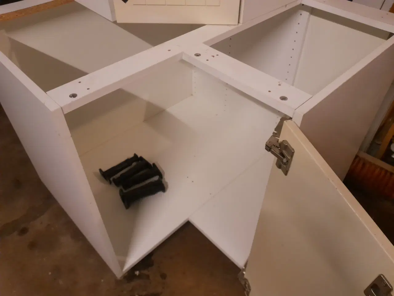 Billede 6 - Ikea  hjørneskabe 1 under  og 1 overskab