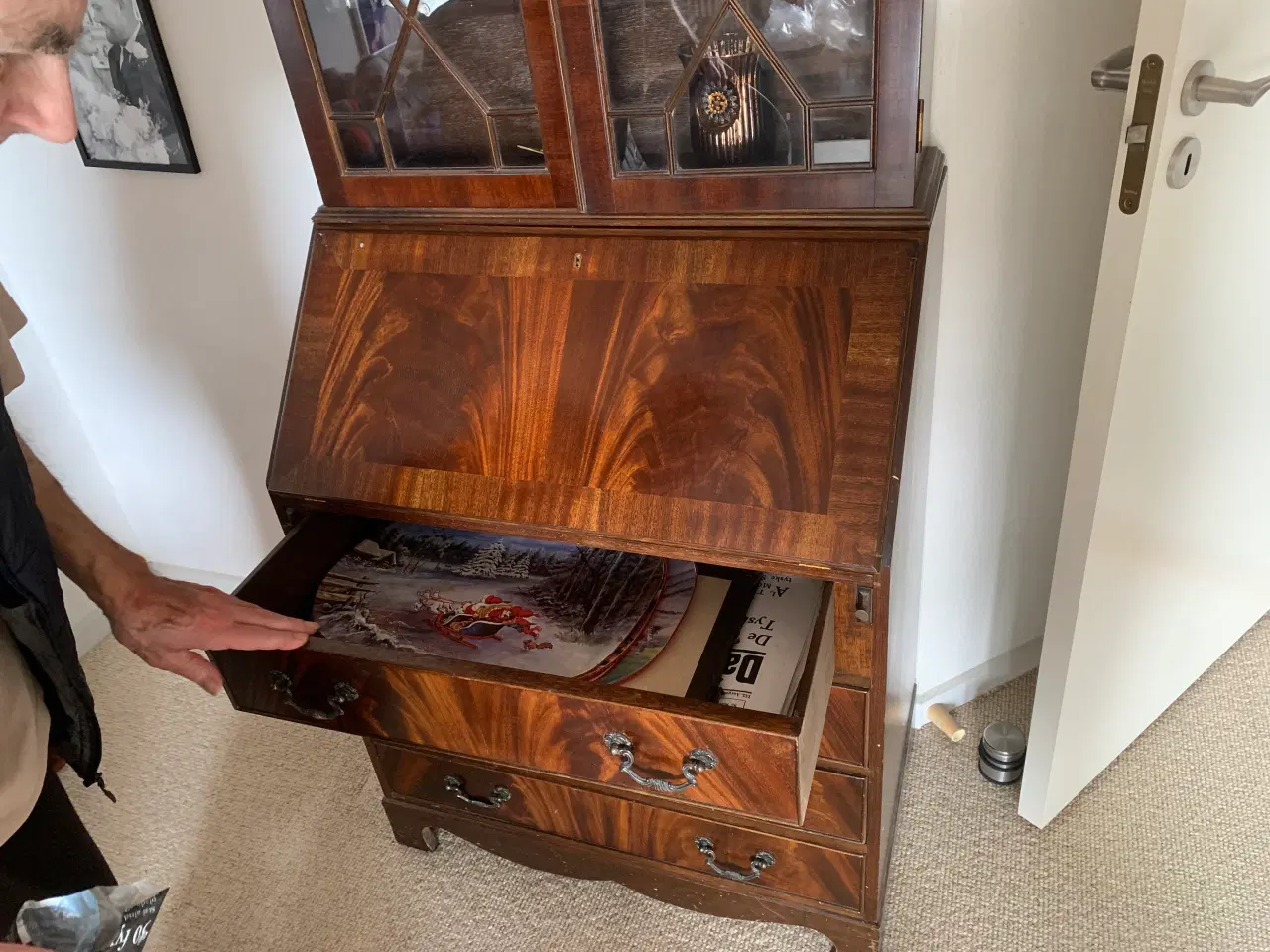 Billede 3 - Sekretær med vitrine og skuffer