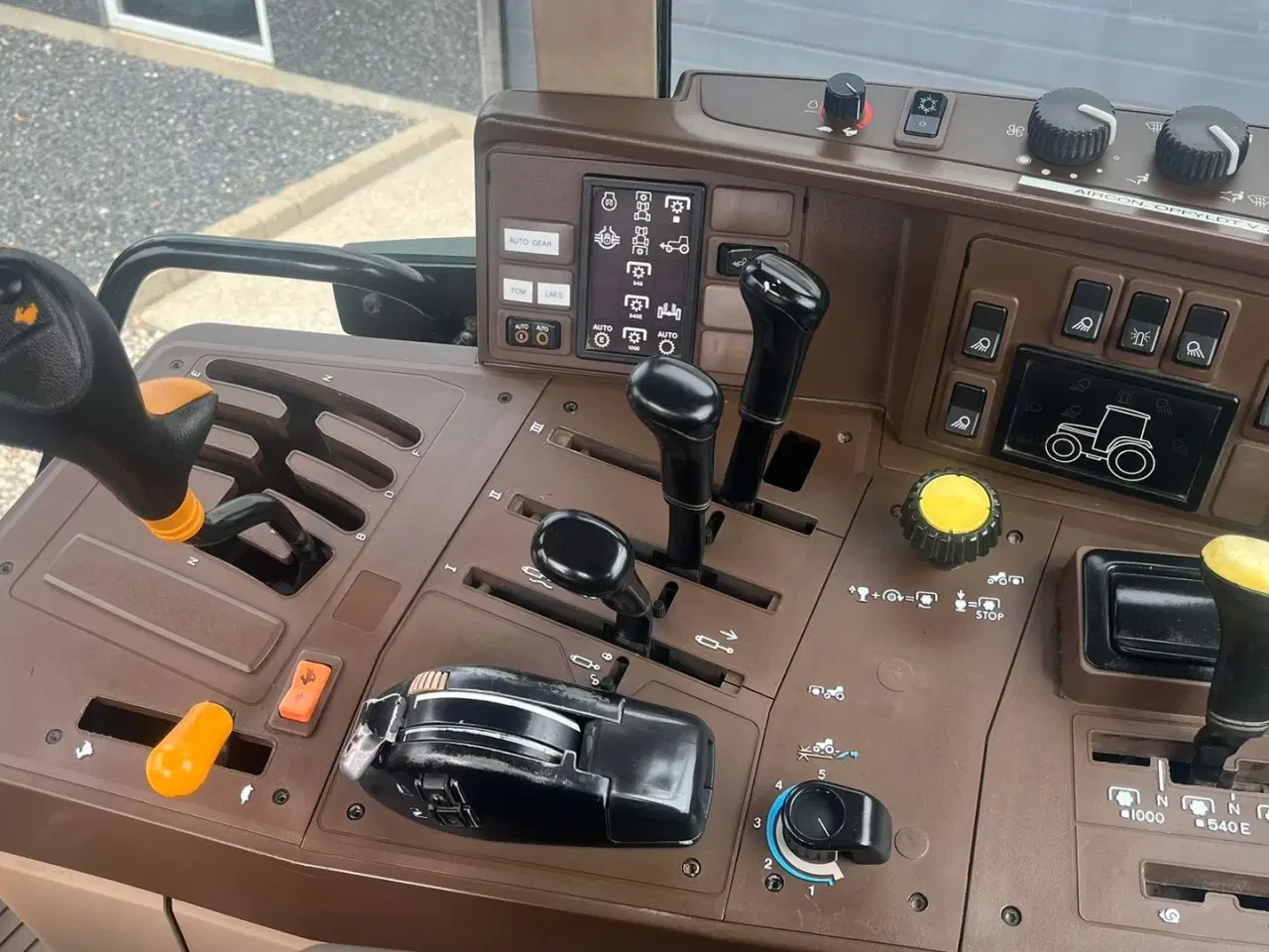 Billede 7 - John Deere 6910 TLS, AutoQurd, Hjørnestops computer og frontlift