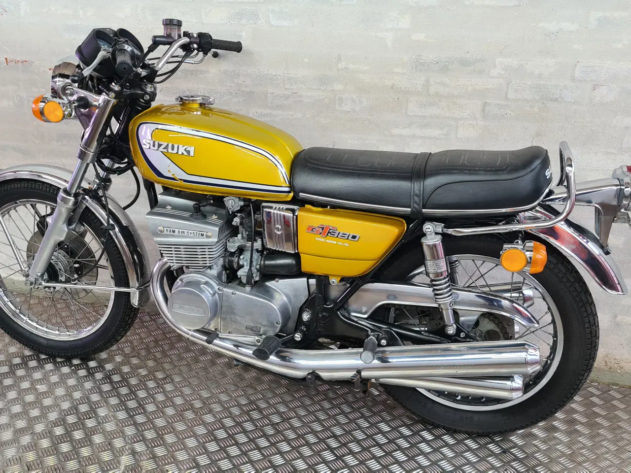 Billede 4 - Suzuki GT 380 Årg 1974