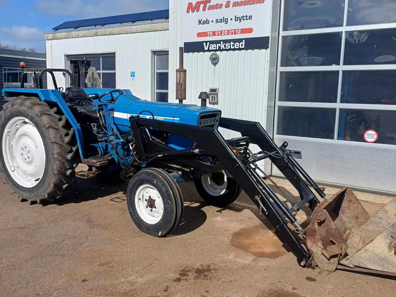 Billede 1 - Traktor med frontlæsser 