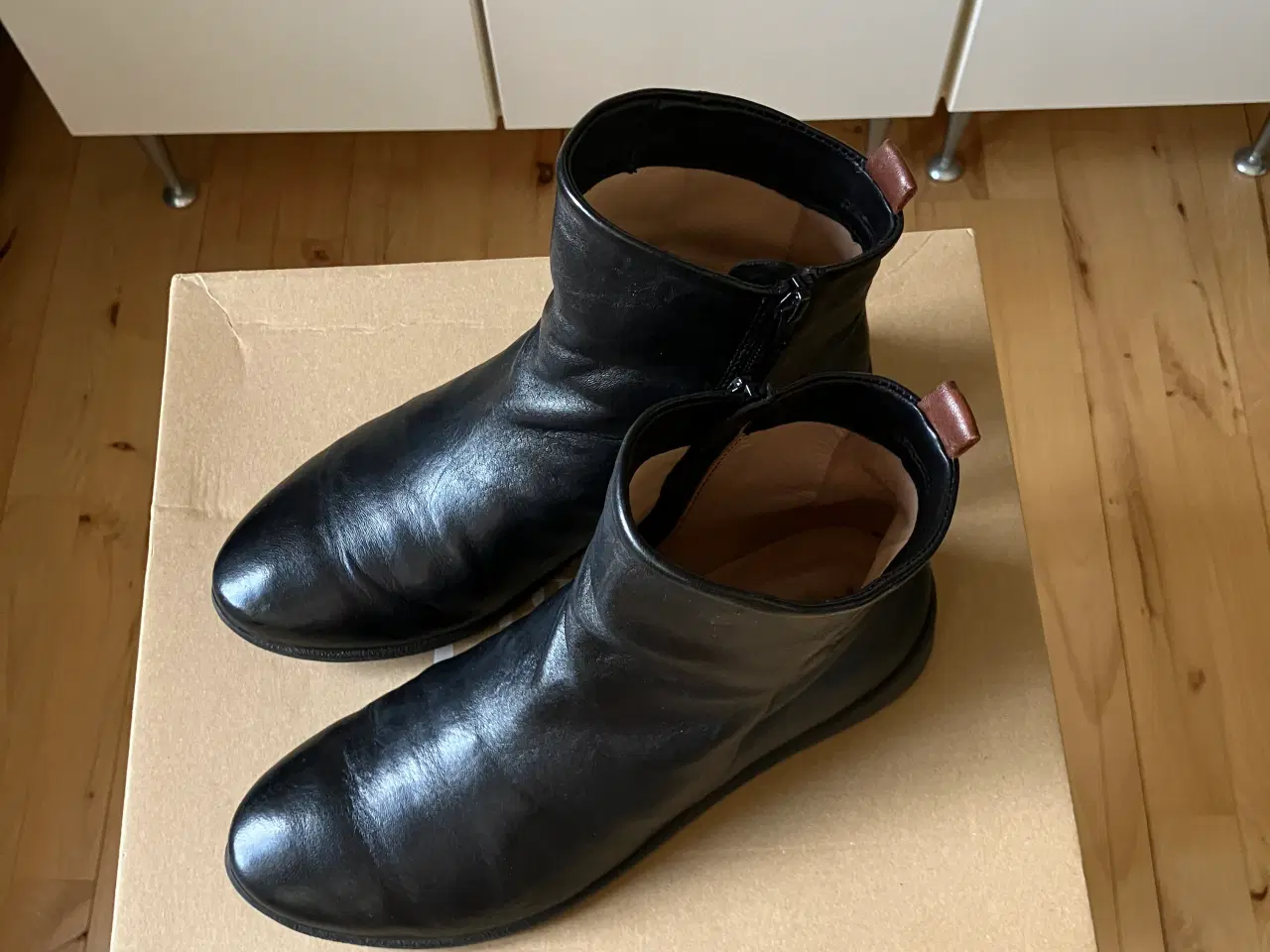 Billede 7 - Sorte Think! skind støvletter, str. 37. 