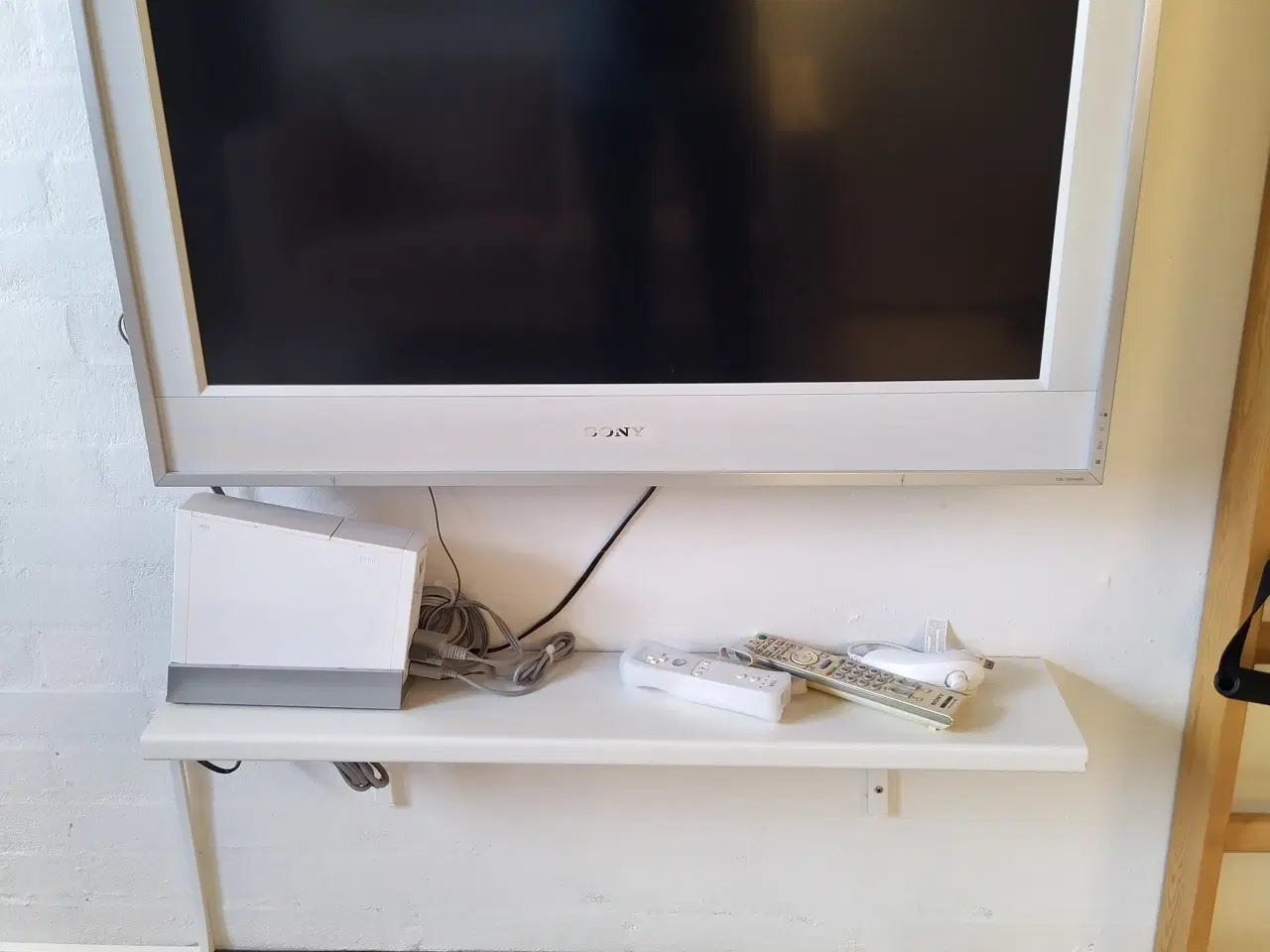 Billede 1 - Wii-spillekonsol med alt tilbehør og Sony TV