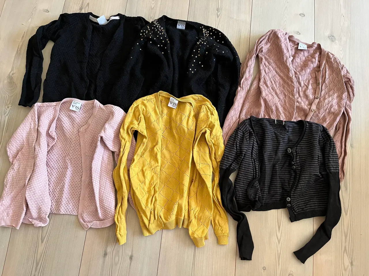 Billede 11 - Tøjpakke str 122-128