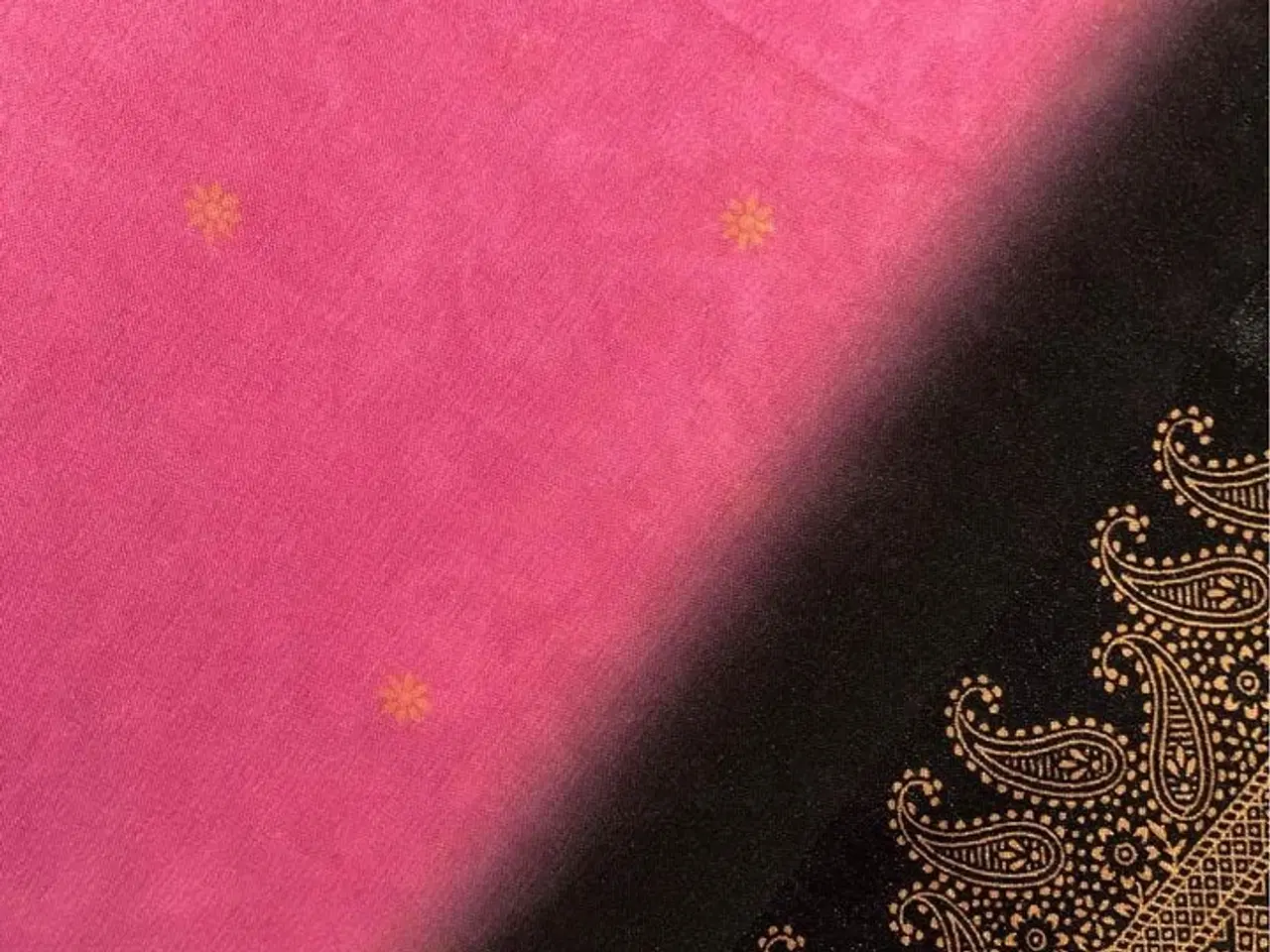 Billede 2 - 110x180cm rosa/sort tørklæde