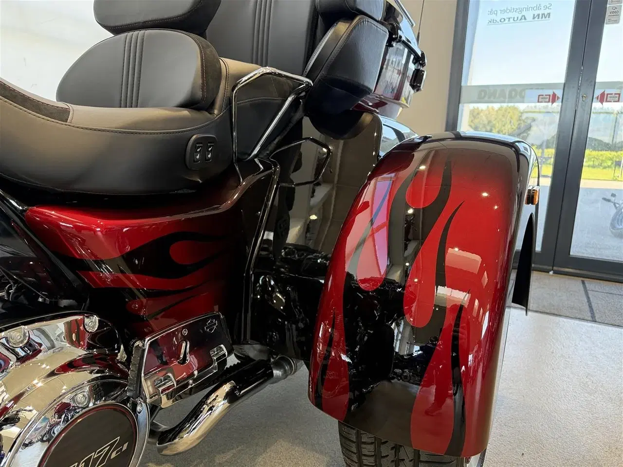Billede 38 - Harley Davidson FLHTCUTGSE Tri Glide Ultra CVO 117" Trike