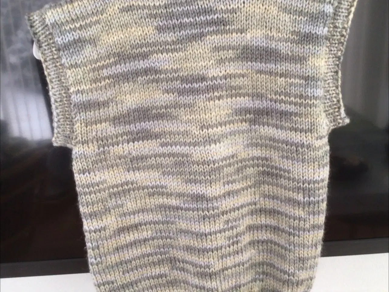 Billede 1 - Slipover håndstrikket.str.1år