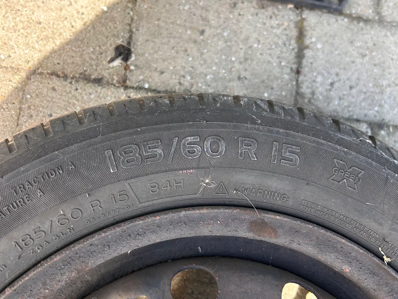 Billede 2 - 4 stk. 15” Michelin sommerdæk på stålfælge