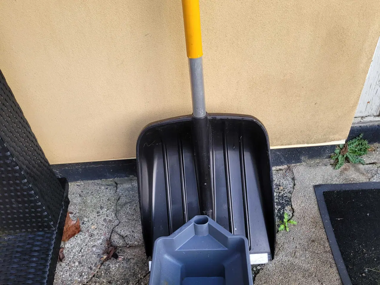 Billede 4 - salt/ gødnings sprede 100kr sne skovl + saltspred1