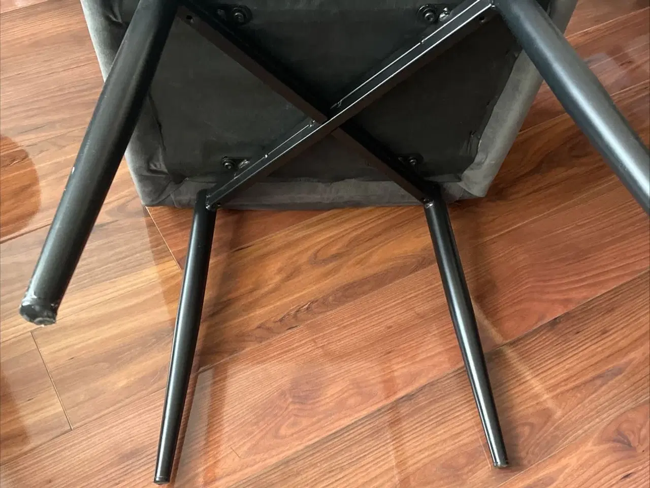 Billede 2 - Spisebord i træ 