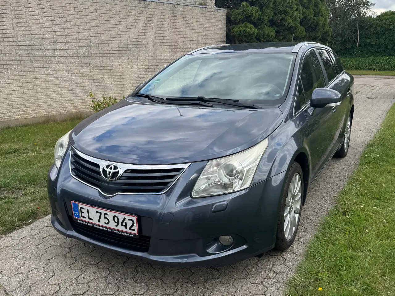 Billede 1 - NYSYNET OG NYSERVICERET TOYOTA AVENSIS