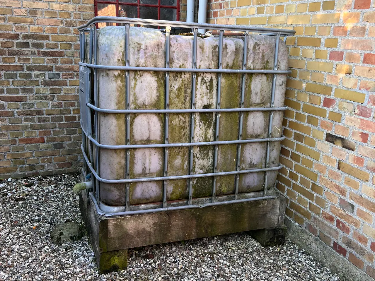 Billede 2 - Vandbeholdere og vanddunke