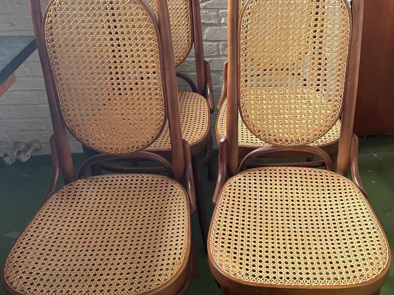 Billede 1 - 4 spisestole i flet. Samlet pris  950 kr Thonet