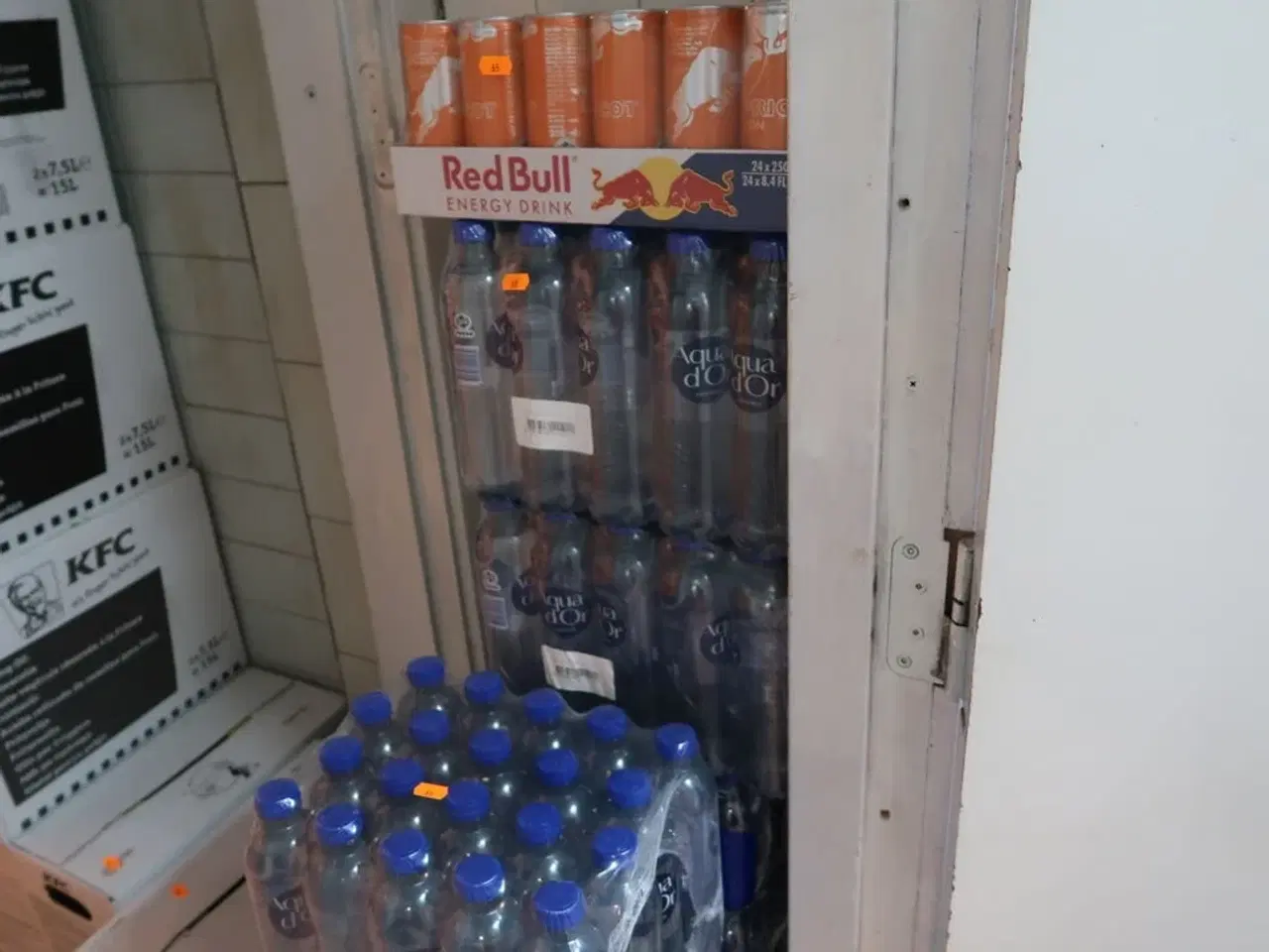 Billede 5 - Div. Kildevand, energidrik REDBULL