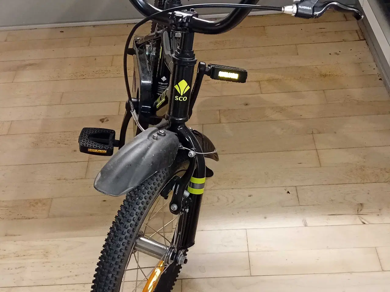 Billede 1 - Sort SCO Børnecykel 16 tommer. 