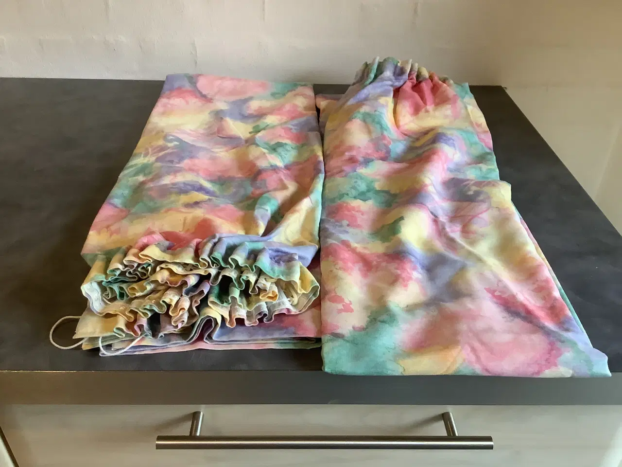 Billede 4 - 2x2 fag farverige gardiner det ene i bomuld 