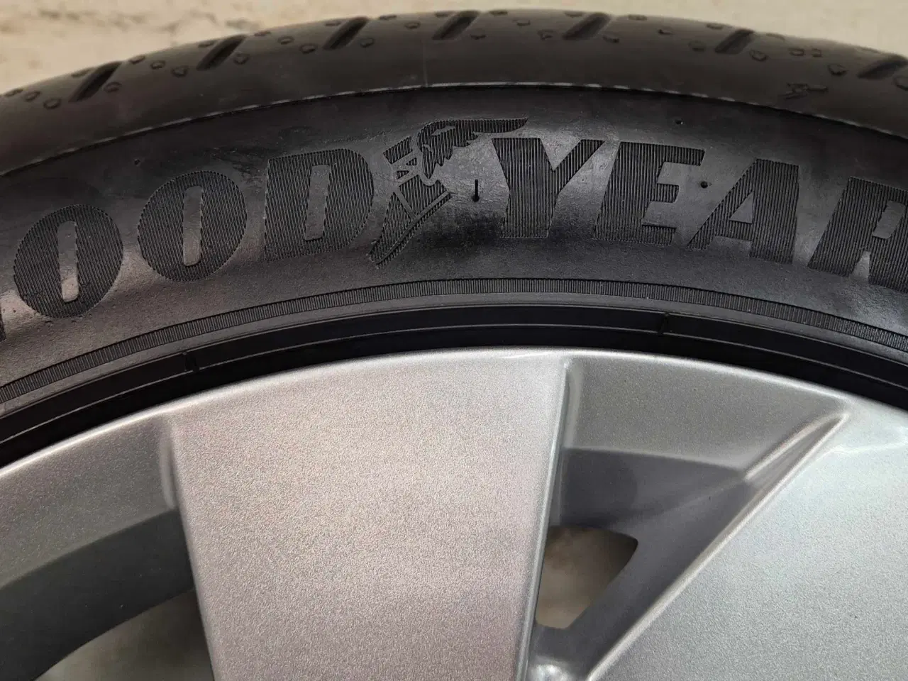 Billede 5 - VW ORIGINAL ALUFÆLGE MED NYE SOMMERDÆK 5x112