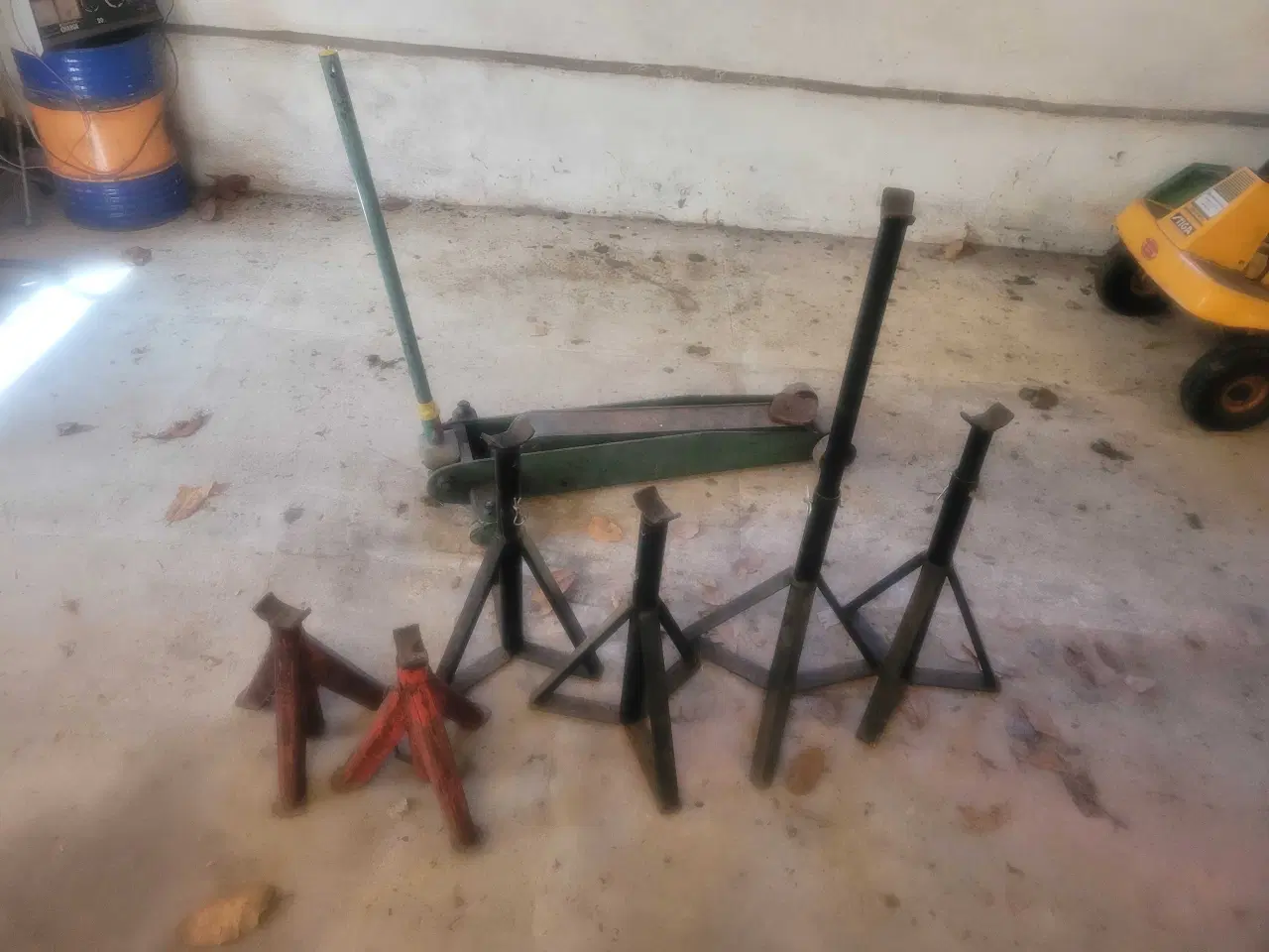 Billede 1 - Sæt bestående af donkraft og flere støttebukke til