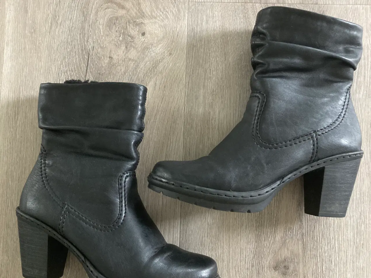 Billede 1 - Sorte Rieker støvler str. 38