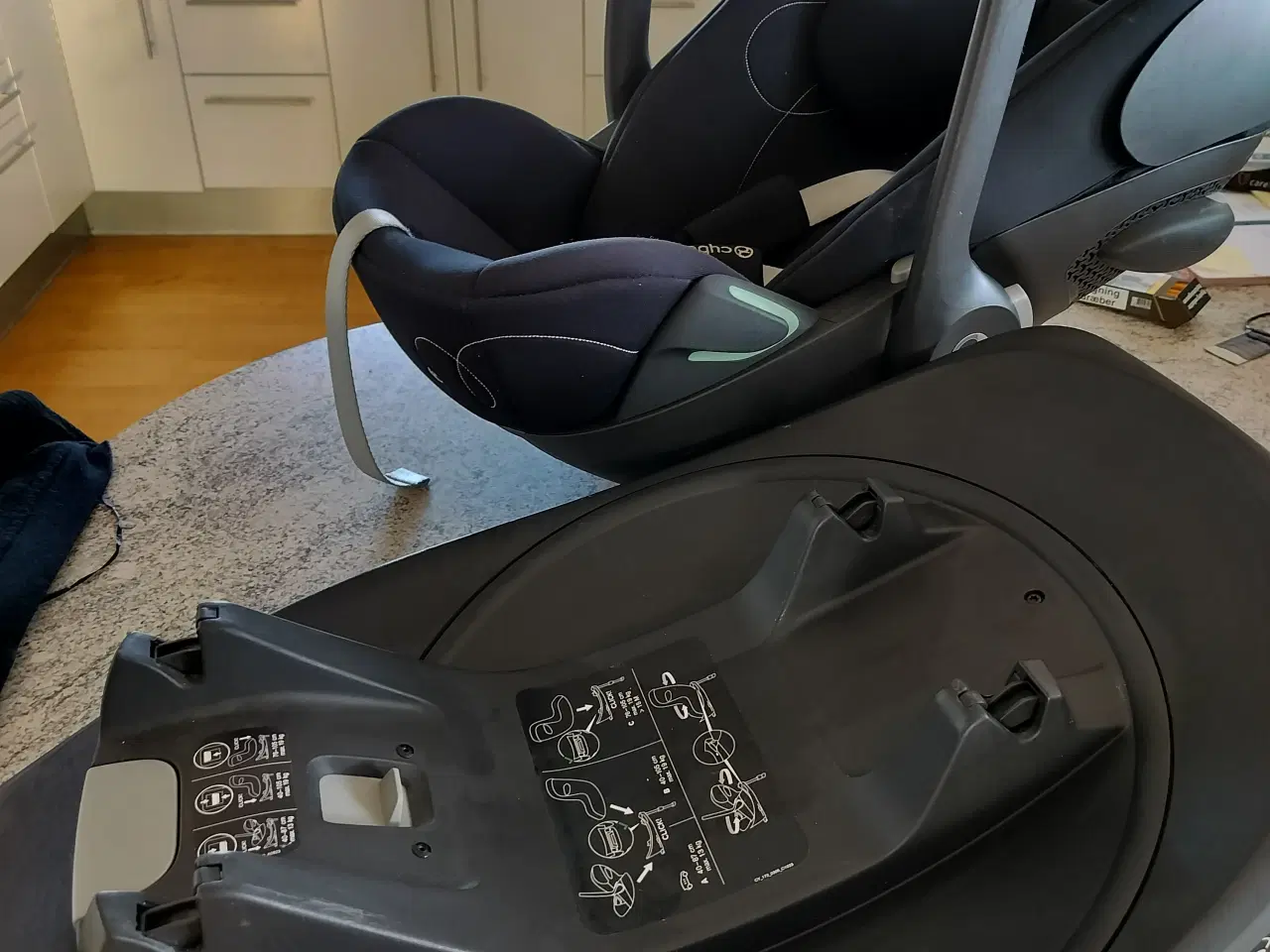 Billede 3 - Cybex autostol og Cybex base