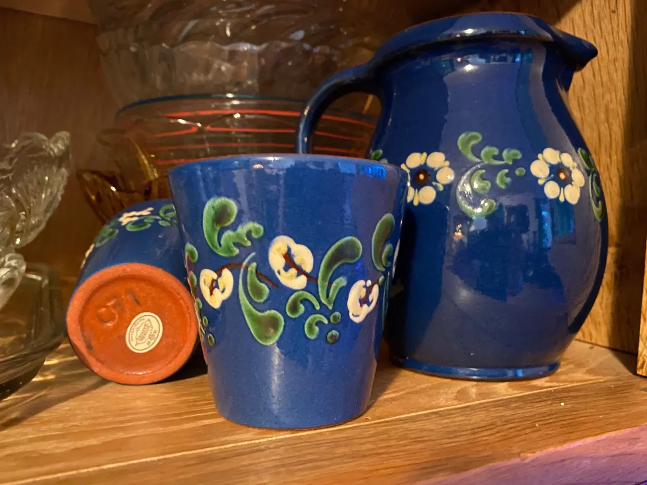 Billede 1 - blå keramikkande og to kopper