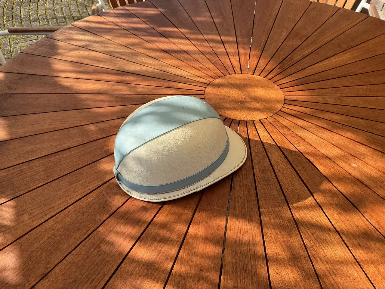 Billede 2 - Æggeskal  styrthjelmtil veteran knallert 