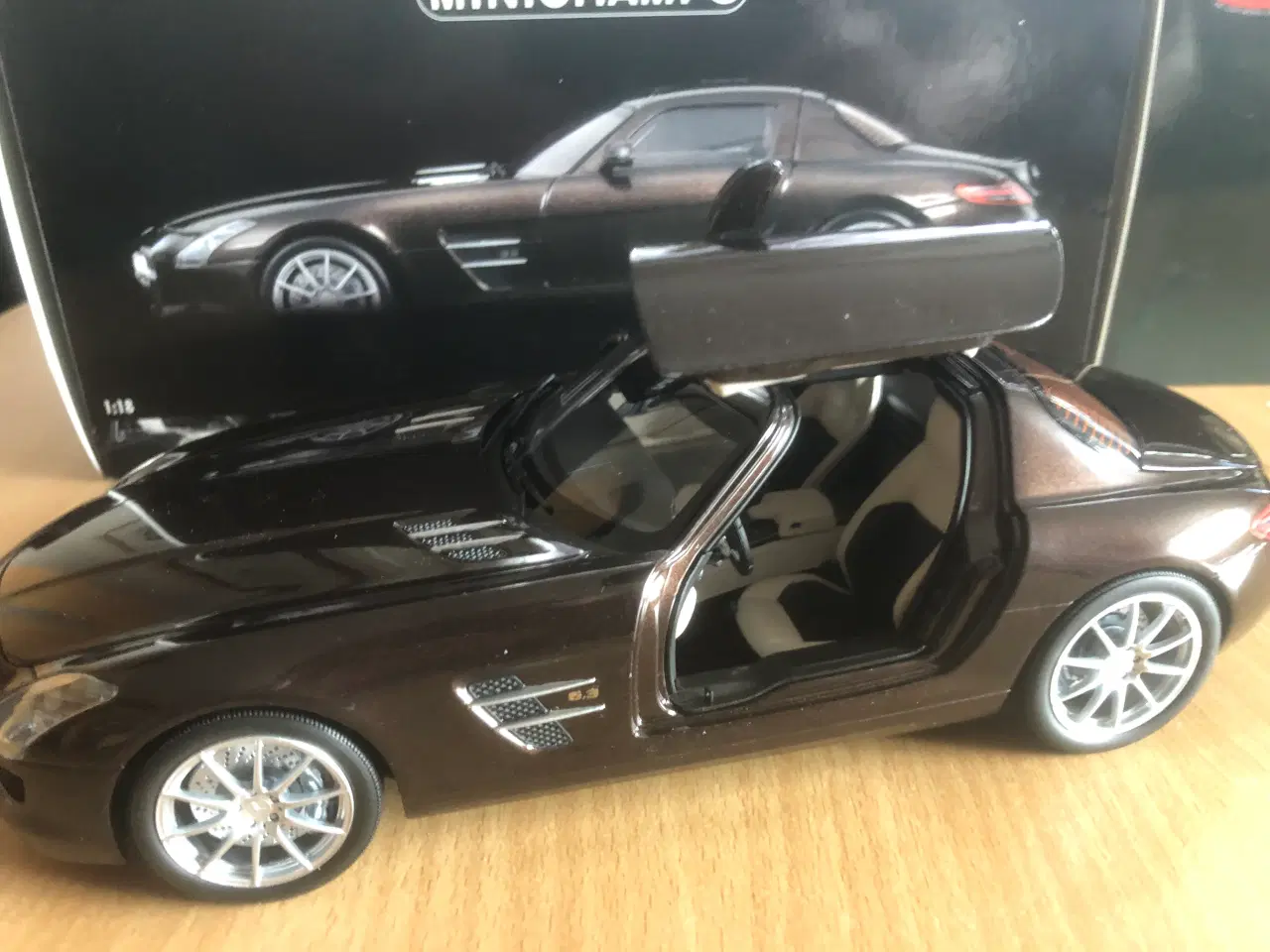 Billede 8 - 1:18 Mercedes SLS 2010