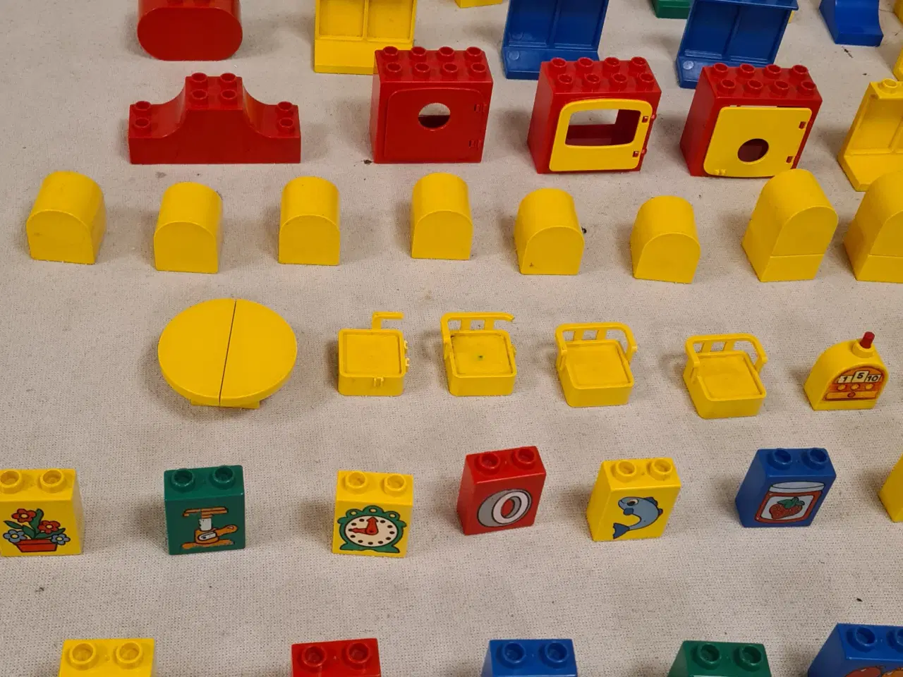 Billede 7 - LEGO DUPLO byggesæt med tog og figurer