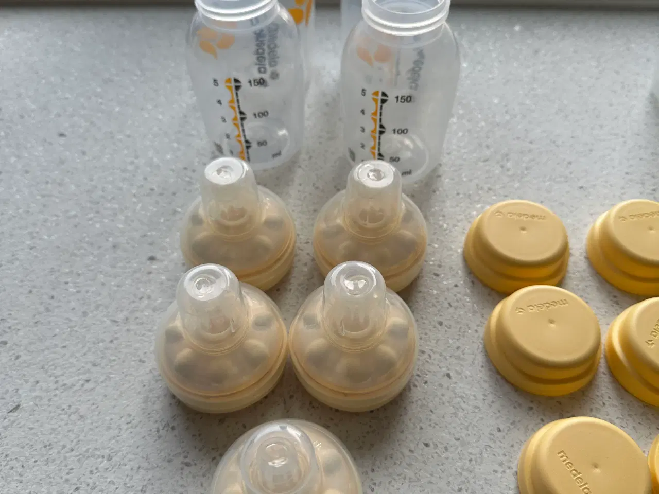 Billede 2 - Medela sutteflasker inkl calma suttehoveder