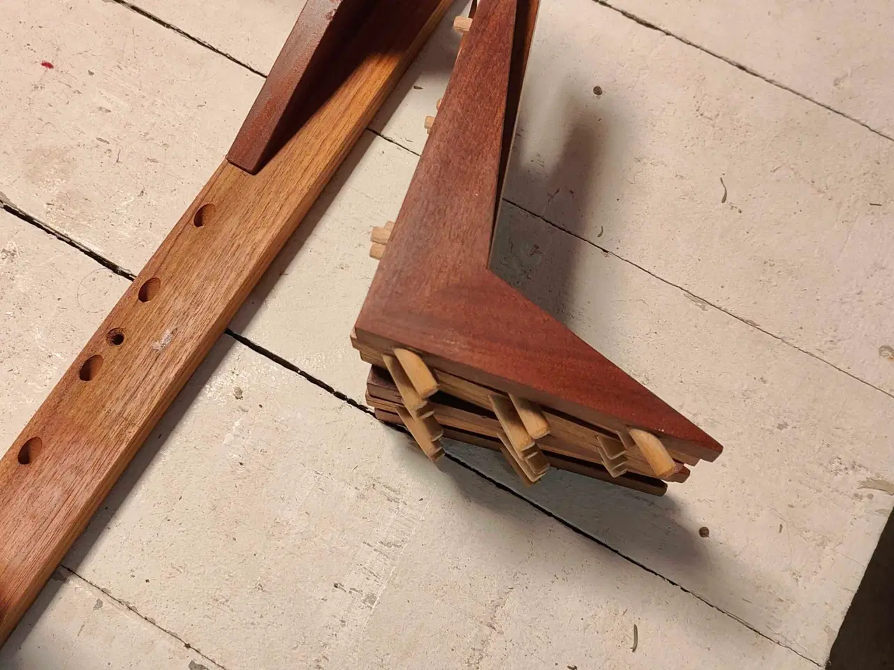 Billede 5 - Flot vægreol i teaktræ med tre hylder