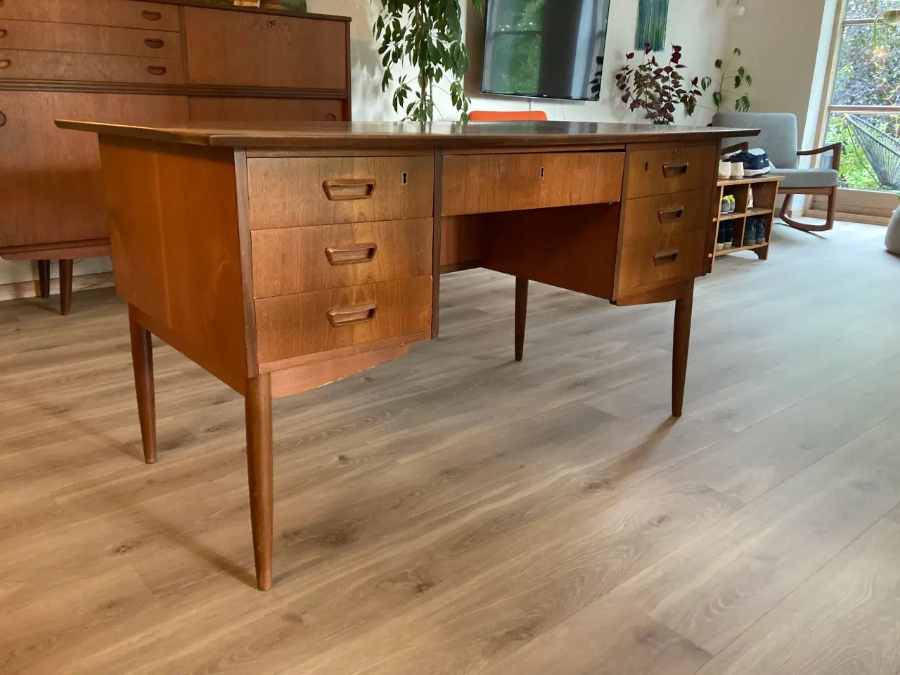 Billede 4 - Flot retro teak skrivebord 