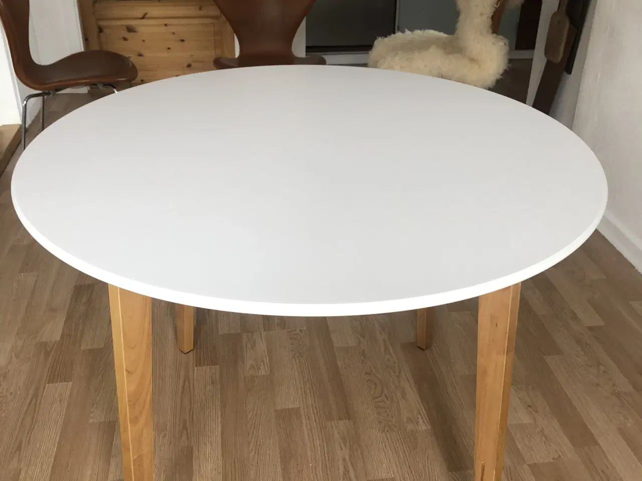 Billede 3 - Spisebord til den lille lejlighed.