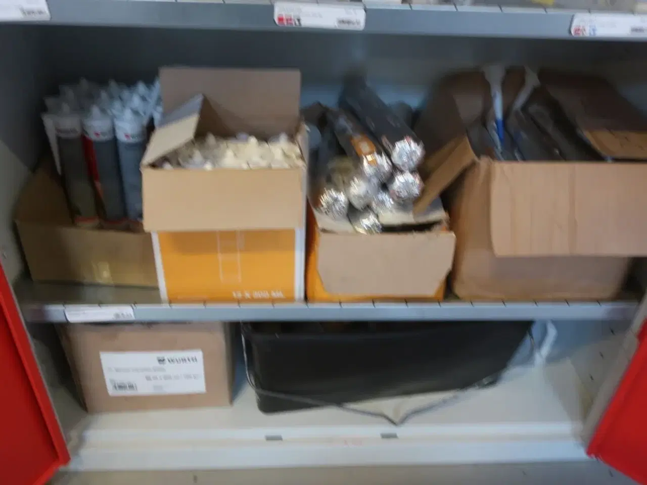 Billede 3 - 2 stk. skabe med indhold