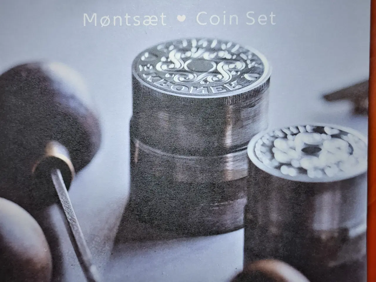 Billede 2 - DET KGL MØNTSÆT 2017 Med 20 KRONE 2017 Guldbryllup