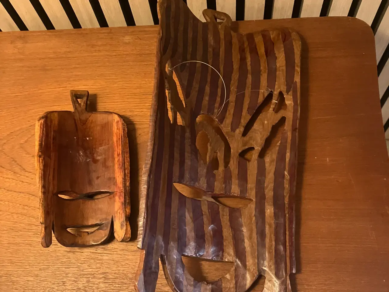 Billede 2 - Fine træmasker i god stand.