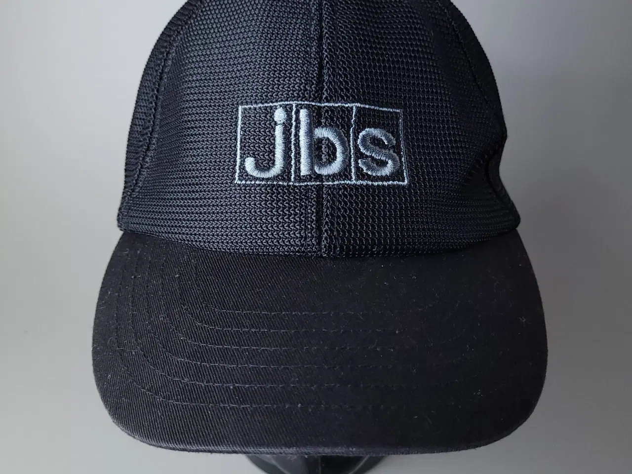 Billede 2 - ⭐️· Sort JBS Kasket med Mesh og Justerbar Rem
