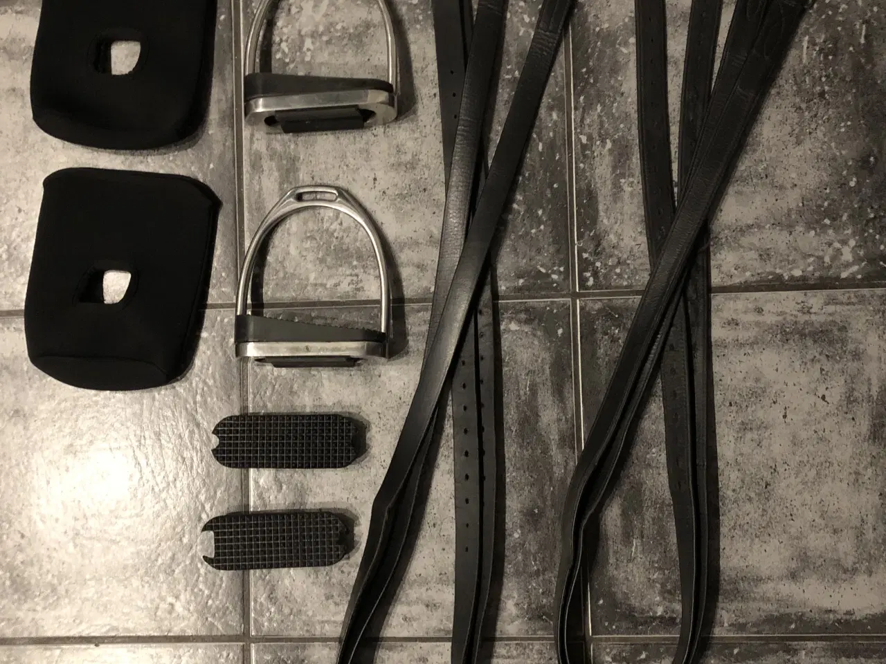 Billede 1 - Pakke Stigbøjler, 2 par stigremme, stigbøjleposer