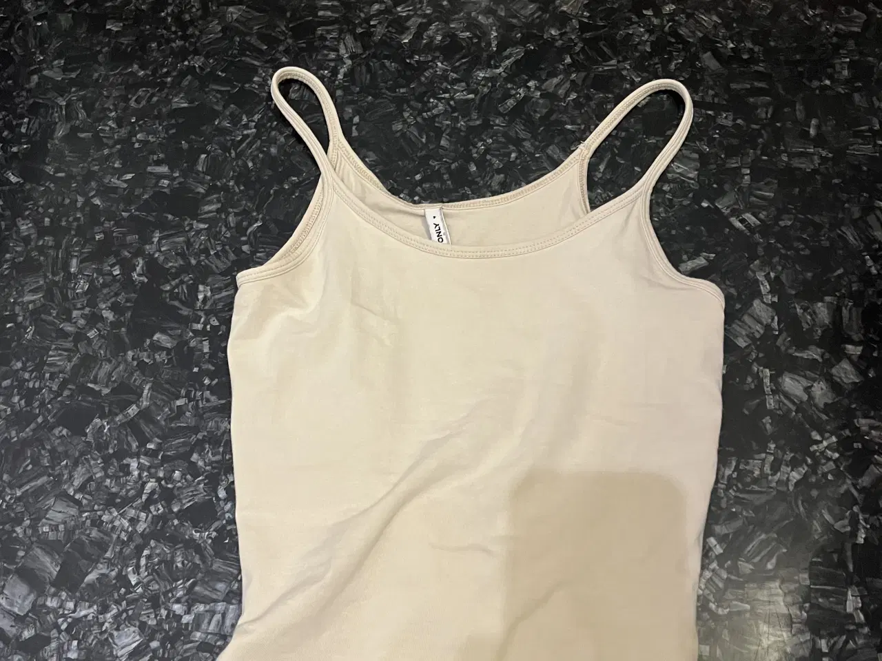 Billede 1 - ONLY Tanktop i størrelse XS, farven hvid