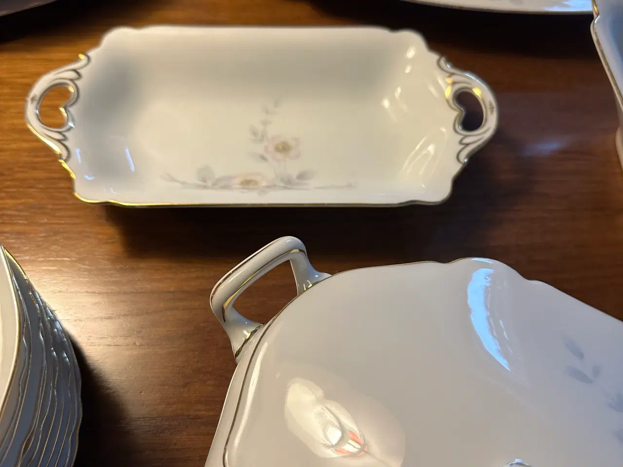 Billede 2 - Stort Bavaria stel med æbleblomst og guldkant