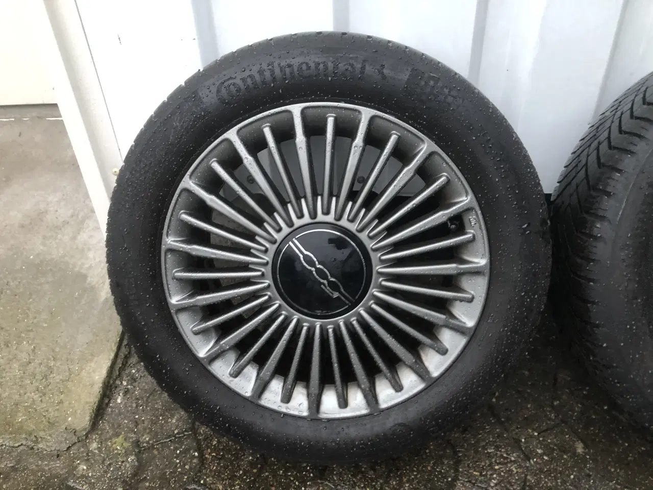 Billede 2 - Originale Fiat 500e fælge & conti helårsdæk 195/55