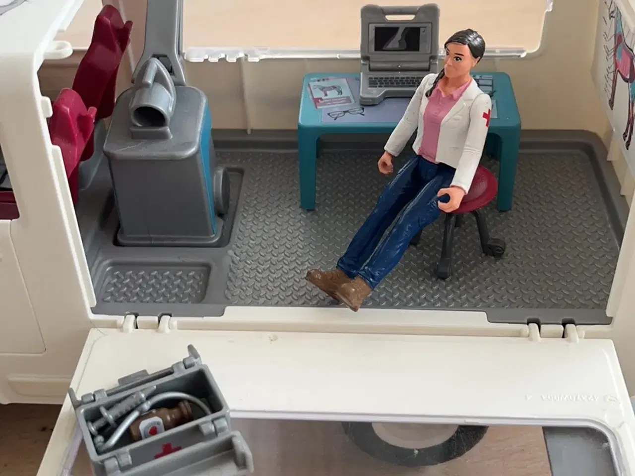 Billede 3 - Schleich dyrlægebil
