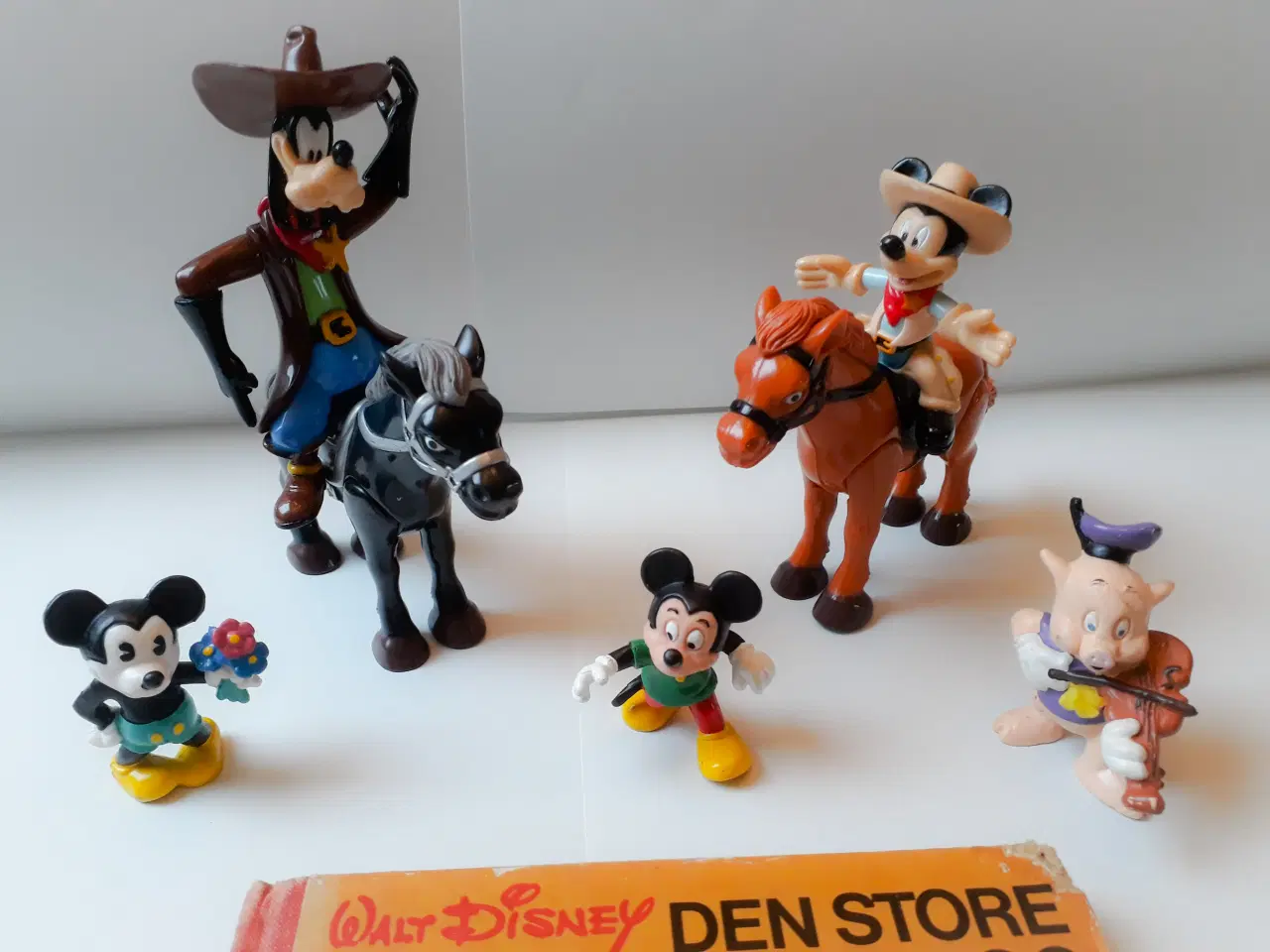 Billede 8 - Mickey Bog og 7 Figurer